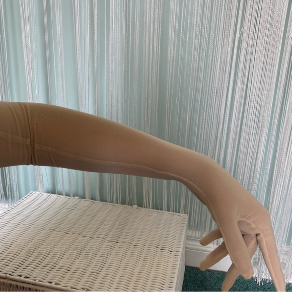 Bella Barnett Nude Sheer Mesh Elbow Gloves NWOT - Picture 10 of 15